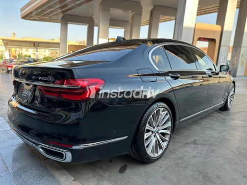 بي ام دبليو 740 2019 أسود أوتوماتيك مستعملة للبيع في القاهرة - 5