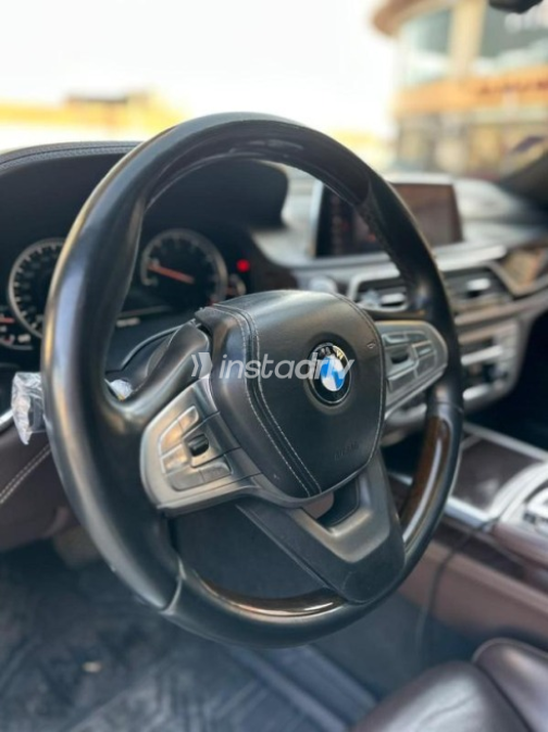 بي ام دبليو 740 2019 أسود أوتوماتيك مستعملة للبيع في القاهرة - 6