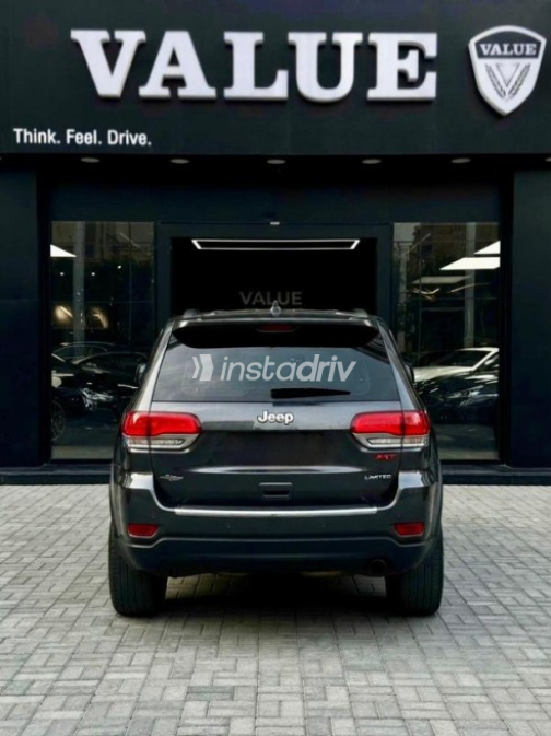 Jeep Grand Cherokee 2015 Black Automatic Used for Sale in Cairo - 2