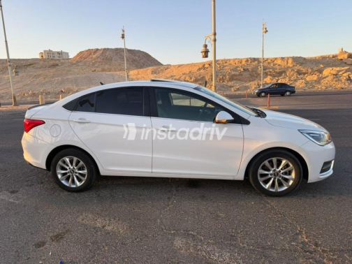 Chery Arrizo 5 2025 White Automatic Used for Sale in Red Sea - 4