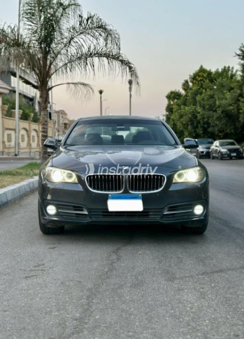 بي ام دبليو 520 2016 رمادي أوتوماتيك مستعملة للبيع في القاهرة - 3