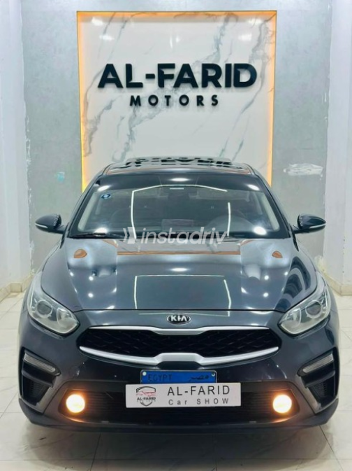 Kia Cerato 2019 Gray Automatic Used for Sale in Sheikh Zayed City - 1