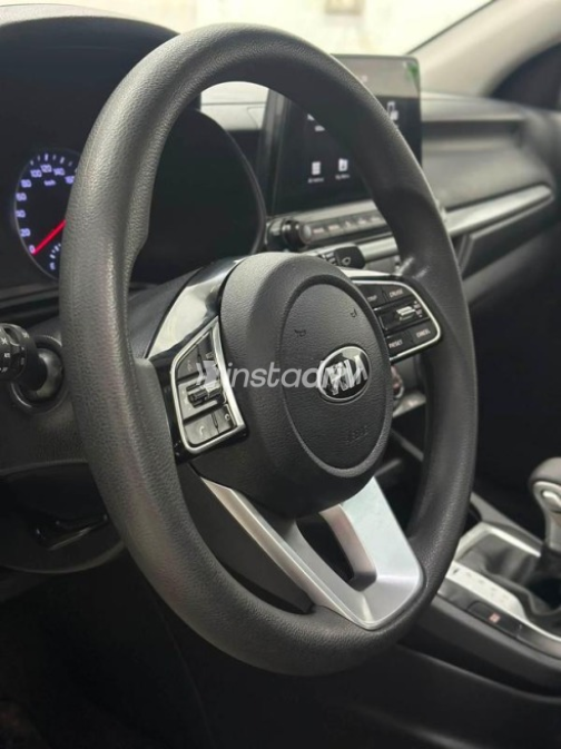 Kia Cerato 2019 Gray Automatic Used for Sale in Sheikh Zayed City - 7