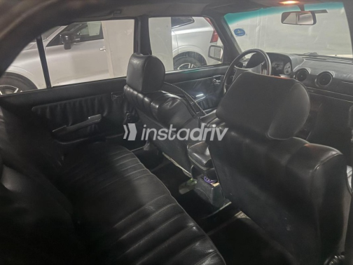 Mercedes E 200 1983 Gold Automatic Used for Sale in Heliopolis - 5