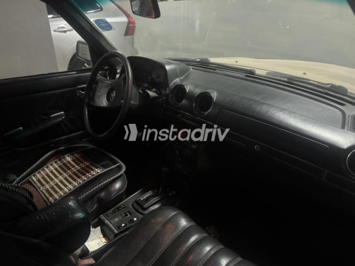 Mercedes E 200 1983 Gold Automatic Used for Sale in Heliopolis - 7