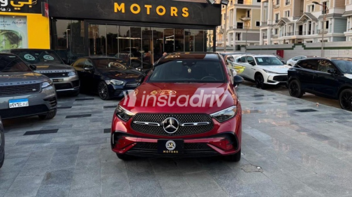 مرسيدس GLC 300 2024 أحمر أوتوماتيك مستعملة للبيع في القاهرة - 3