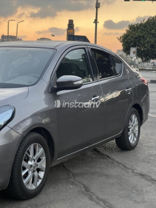Nissan Sunny 2019 Dark Gray Automatic Used for Sale in Giza - 3