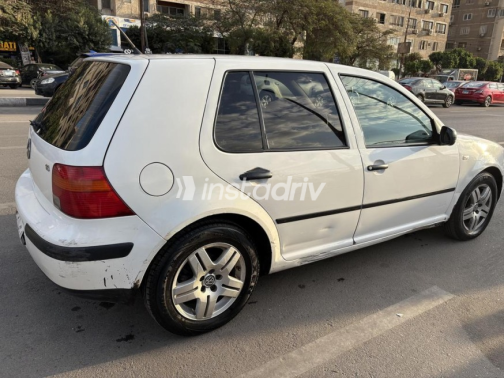 Volkswagen Golf 4 2000 White Automatic Used for Sale in Cairo - 2