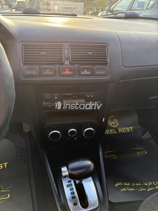 Volkswagen Golf 4 2000 White Automatic Used for Sale in Cairo - 5