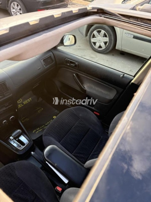 Volkswagen Golf 4 2000 White Automatic Used for Sale in Cairo - 6