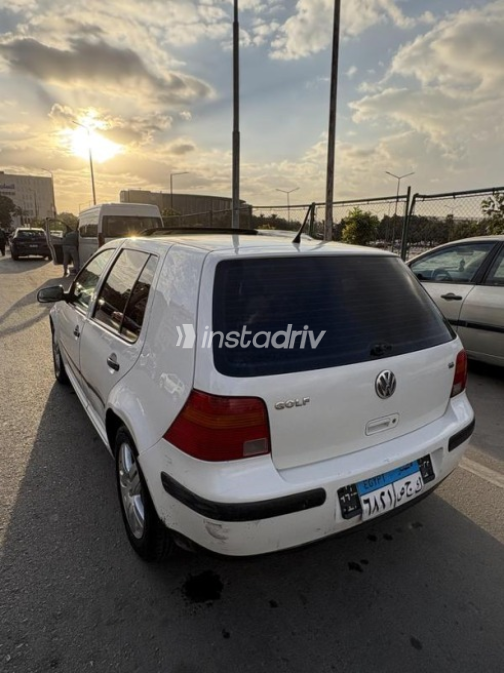 Volkswagen Golf 4 2000 White Automatic Used for Sale in Cairo - 7