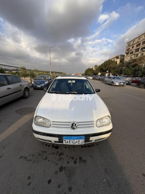 Volkswagen Golf 4 2000 White Automatic Used for Sale in Cairo - 9