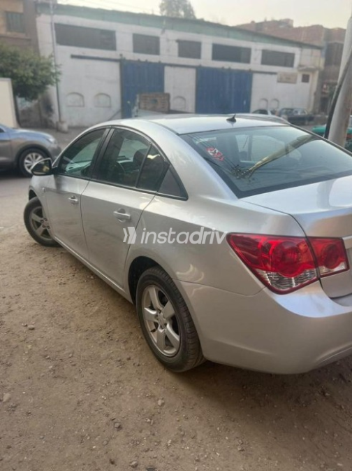 Chevrolet Cruze 2010 Silver Automatic Used for Sale in Khanka - 4