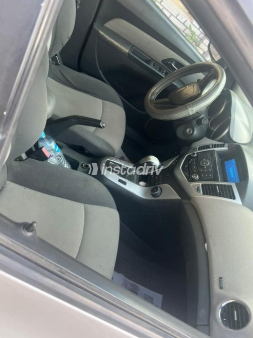 Chevrolet Cruze 2010 Silver Automatic Used for Sale in Khanka - 5