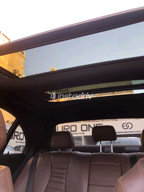 Mercedes E 200 2021 Black Automatic Used for Sale in Greater Cairo ( Cairo + Giza) - 4