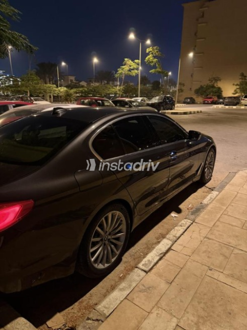 بي ام دبليو 520 2019 رمادي أوتوماتيك مستعملة للبيع في القاهرة - 5