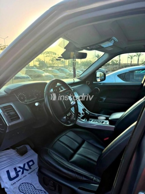 Land Rover Range Rover Sport 2020 Gray Automatic Used for Sale in Cairo - 5