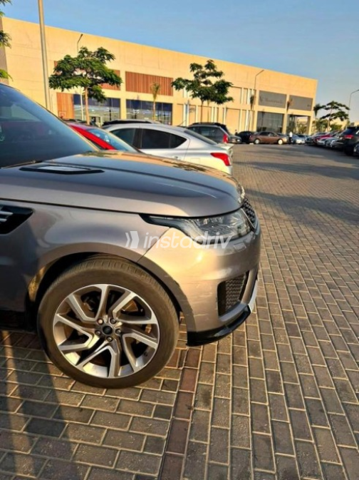 Land Rover Range Rover Sport 2020 Gray Automatic Used for Sale in Cairo - 6