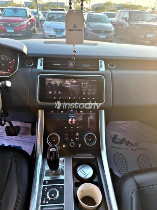 Land Rover Range Rover Sport 2020 Gray Automatic Used for Sale in Cairo - 9