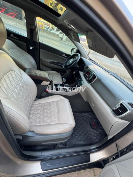 Kia Sportage 2016 Gold Automatic Used for Sale in Sharqia - 2