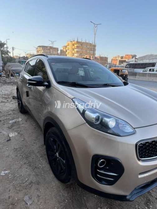 Kia Sportage 2016 Gold Automatic Used for Sale in Sharqia - 3