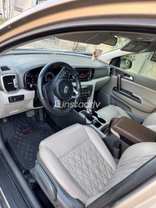 Kia Sportage 2016 Gold Automatic Used for Sale in Sharqia - 4