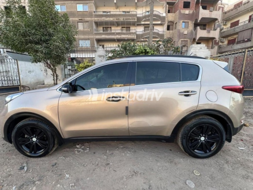 Kia Sportage 2016 Gold Automatic Used for Sale in Sharqia - 5
