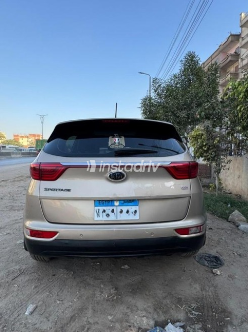 Kia Sportage 2016 Gold Automatic Used for Sale in Sharqia - 8