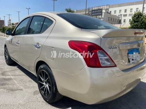 Nissan Sunny 2015 Gold Manual Used for Sale in Nasr city - 5