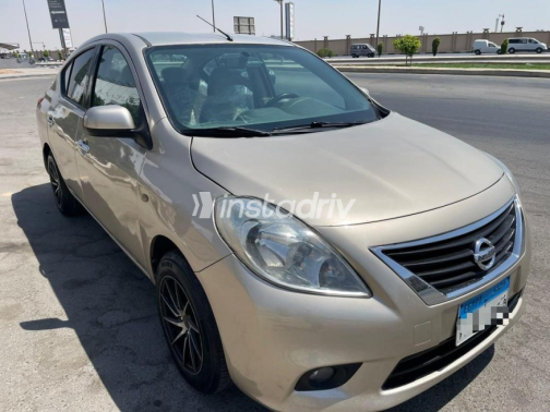 Nissan Sunny 2015 Gold Manual Used for Sale in Nasr city - 10