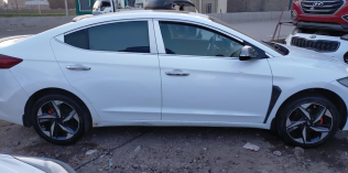 Hyundai Elantra AD 2017 White Automatic Used for Sale in Greater Cairo ( Cairo + Giza)