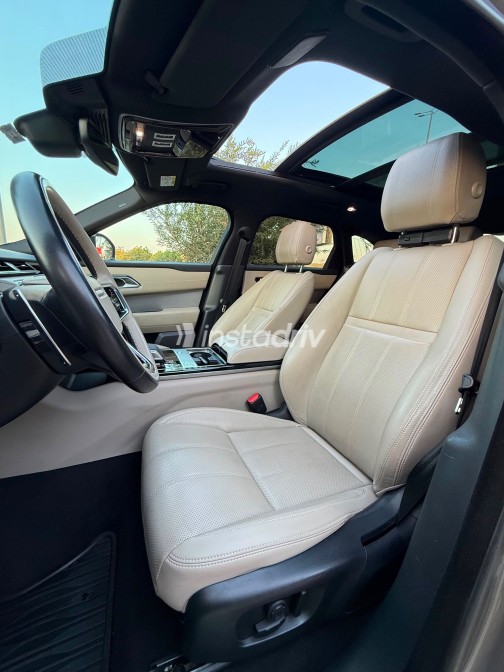 Land Rover Range Rover 2021 Gray Automatic Used for Sale in Greater Cairo ( Cairo + Giza) - 4