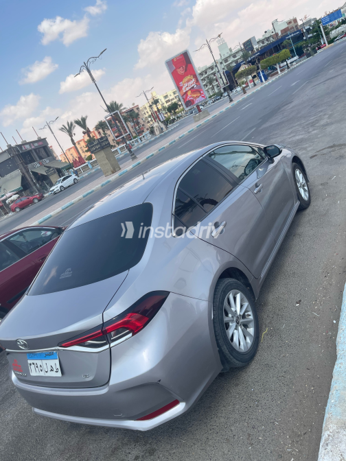 تويوتا كورولا 2021 فضي CVT مستعملة للبيع في القاهرة الكبرى ( القاهرة - الجيزة) - 1