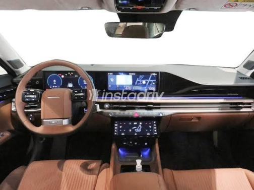 Hyundai Azera 2024 White Automatic Used for Sale in Cairo - 2