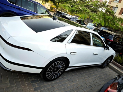 Hyundai Azera 2024 White Automatic Used for Sale in Cairo - 6