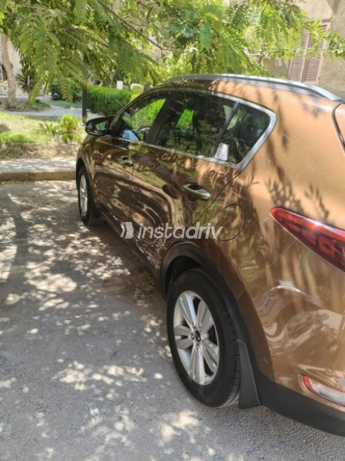 Kia Sportage 2017 Bronze Automatic Used for Sale in Sheikh Zayed City - 8