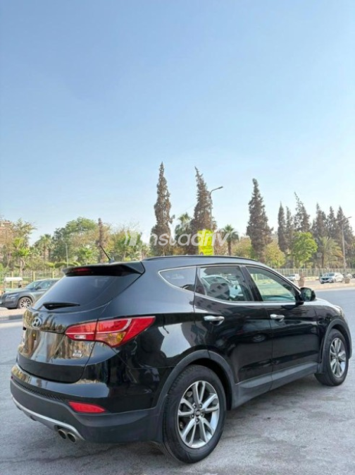 Hyundai Santa Fe 2013 Black Automatic Used for Sale in Nasr city - 3
