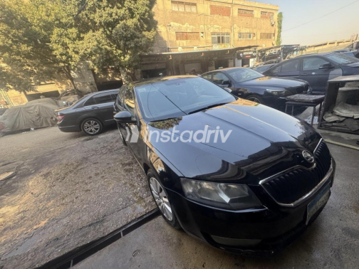 سكودا اوكتافيا A7 2017 أسود أوتوماتيك مستعملة للبيع في القاهرة - 2