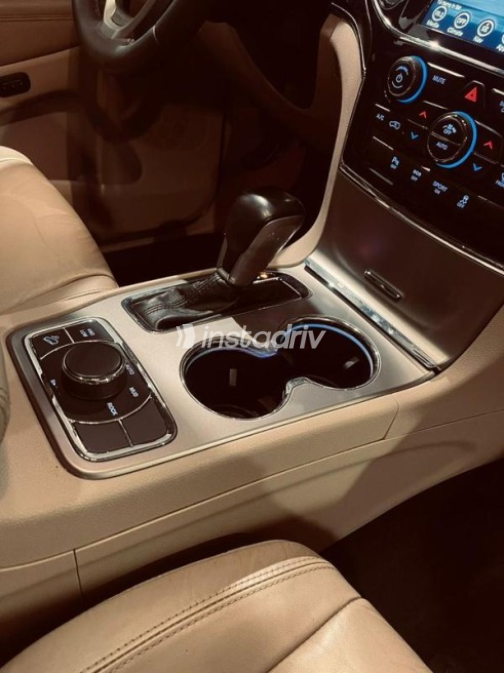 Jeep Grand Cherokee 2022 Red Automatic Used for Sale in Cairo - 5