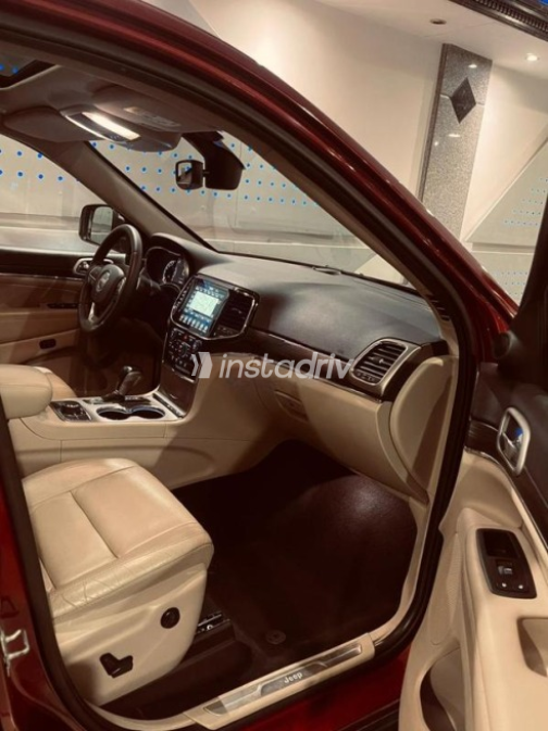 Jeep Grand Cherokee 2022 Red Automatic Used for Sale in Cairo - 6