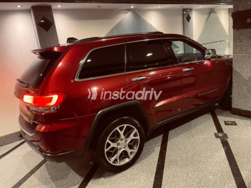 Jeep Grand Cherokee 2022 Red Automatic Used for Sale in Cairo - 9