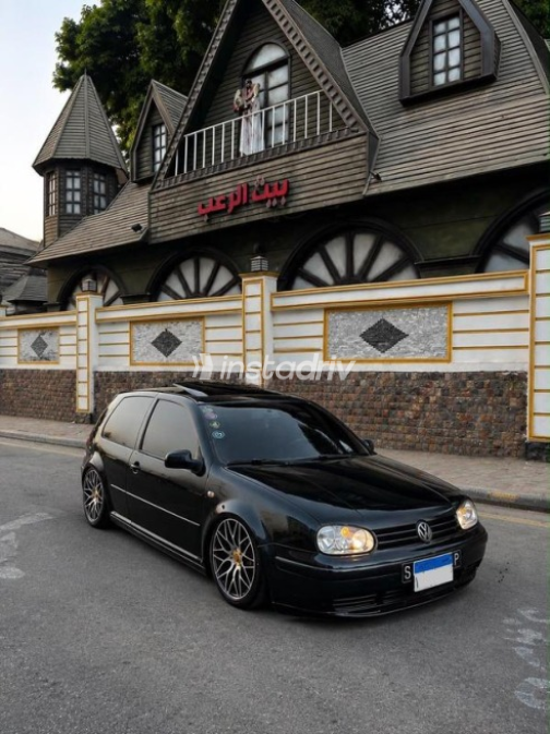 Volkswagen Golf 6 1999 Dark Blue Manual Used for Sale in Nasr city - 4
