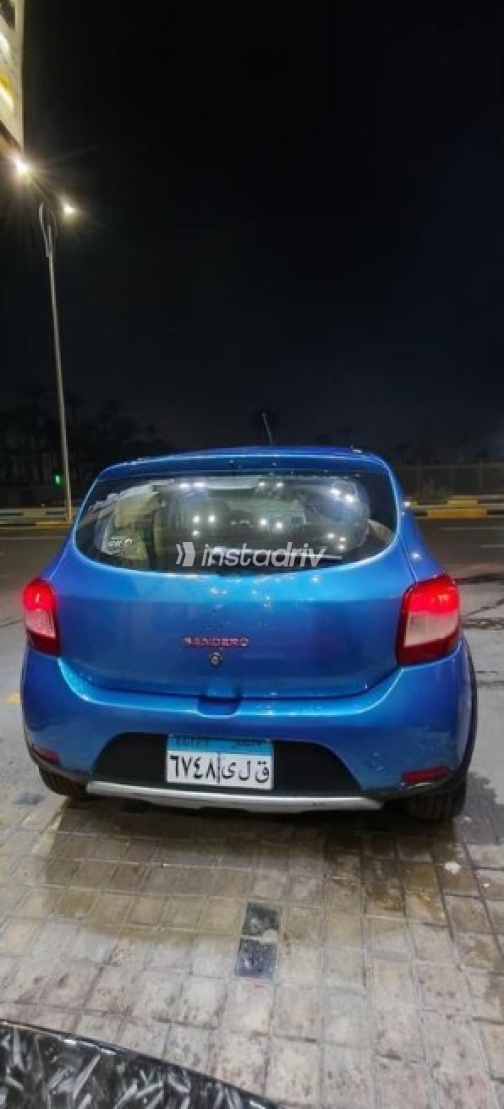 Renault Sandero Step Way 2016 Blue Automatic Used for Sale in Cairo - 2