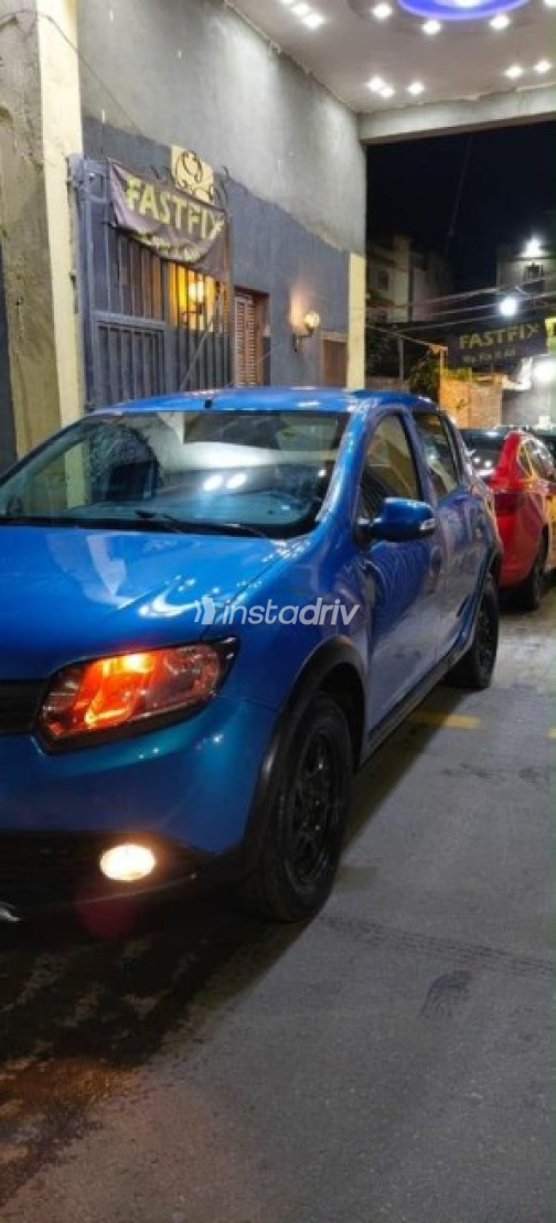 Renault Sandero Step Way 2016 Blue Automatic Used for Sale in Cairo - 3