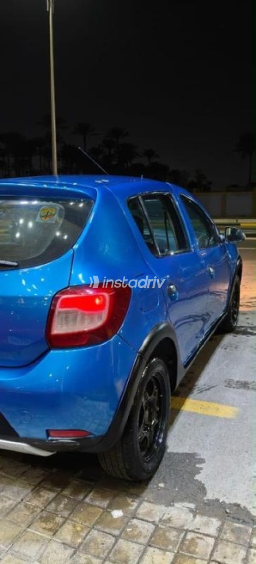 Renault Sandero Step Way 2016 Blue Automatic Used for Sale in Cairo - 5
