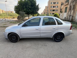 اوبل كورسا 2004 فضي يدوي مستعملة للبيع في المحلة