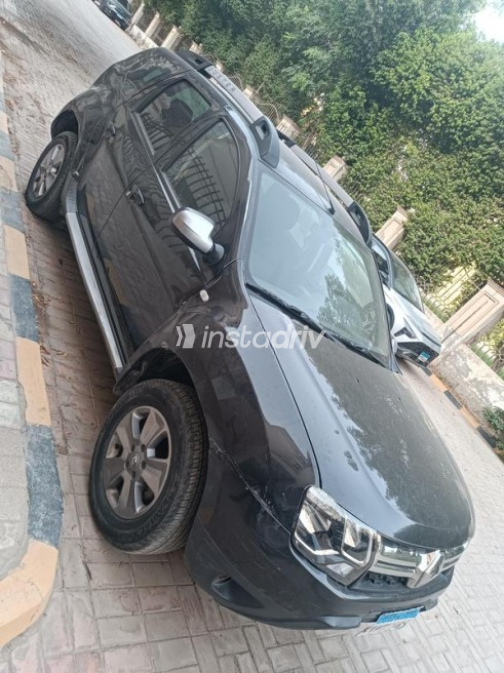 Renault Duster 2015 Black Manual Used for Sale in Maadi - 2