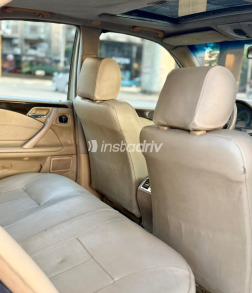 Mercedes E 240 2000 White Automatic Used for Sale in Greater Cairo ( Cairo + Giza) - 6