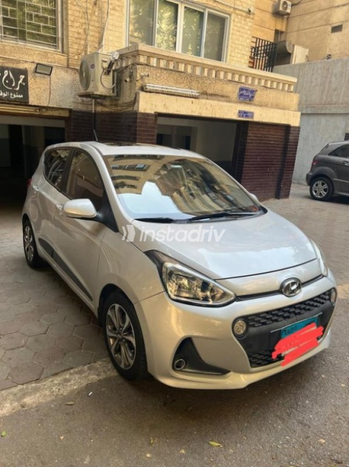 هيونداي I10 2020 فضي أوتوماتيك مستعملة للبيع في الزمالك - 2