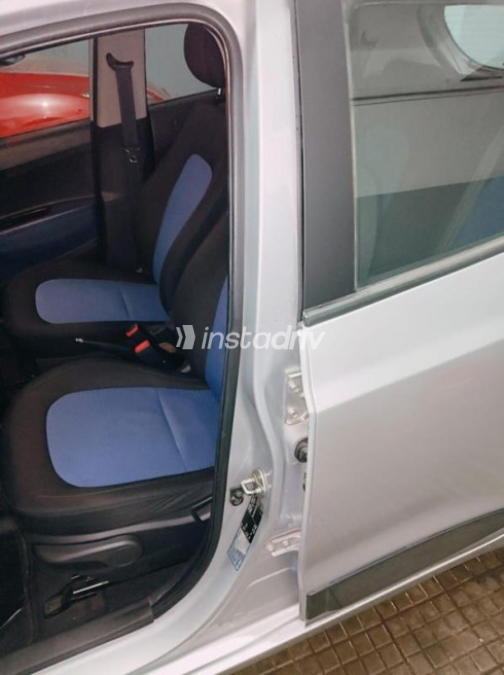 هيونداي I10 2020 فضي أوتوماتيك مستعملة للبيع في الزمالك - 9